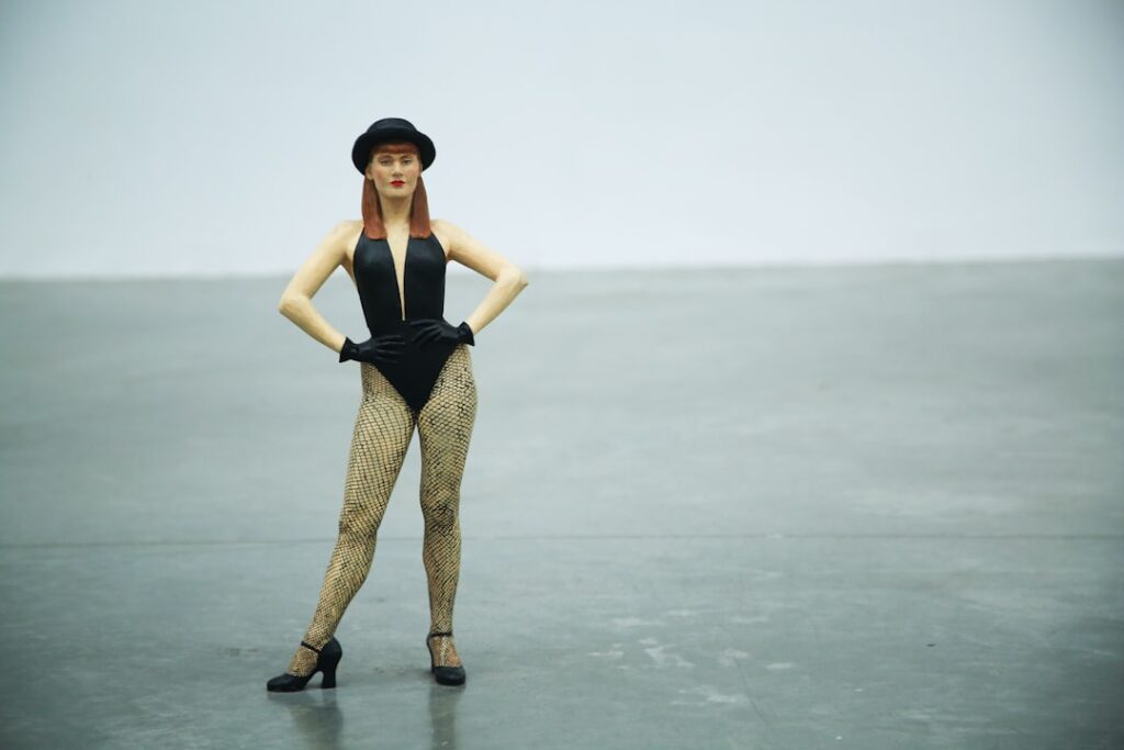 plongez dans l'univers fascinant du cabaret, un spectacle alliant musique, danse et performances artistiques, où glamour et diversité se rencontrent pour offrir une expérience inoubliable. découvrez l'histoire, les artistes et les tendances du cabaret moderne.