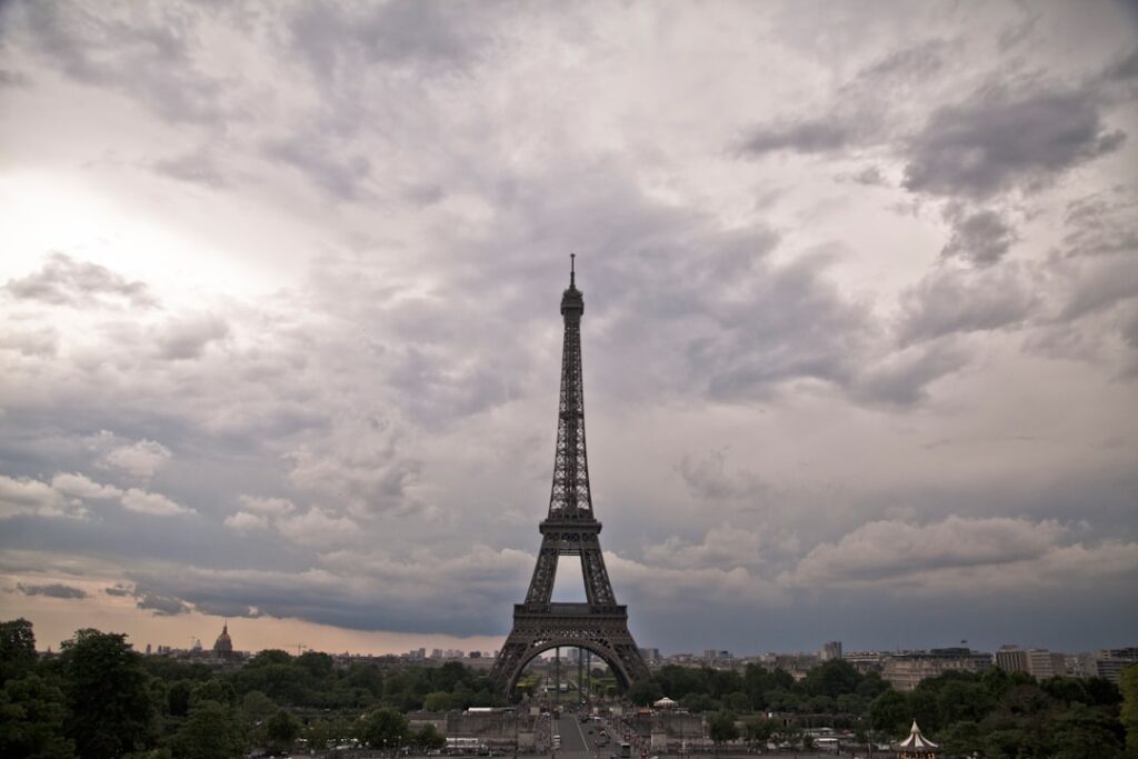 découvrez paris sky event, une expérience inoubliable qui vous plonge au cœur des événements les plus spectaculaires de la capitale française. profitez des vues imprenables, d'activités captivantes et de moments magiques sous le ciel parisien.