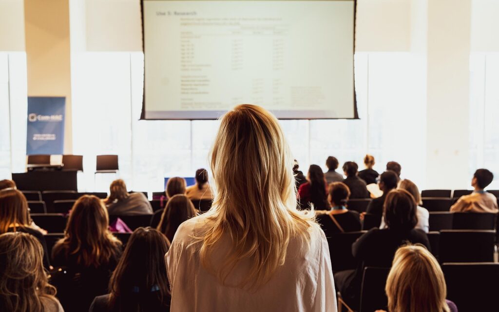 organisez un événement d'entreprise mémorable qui renforce les liens entre vos collaborateurs et stimule l'innovation. découvrez nos solutions sur mesure pour des séminaires, des conférences et des fêtes d'entreprise inoubliables.