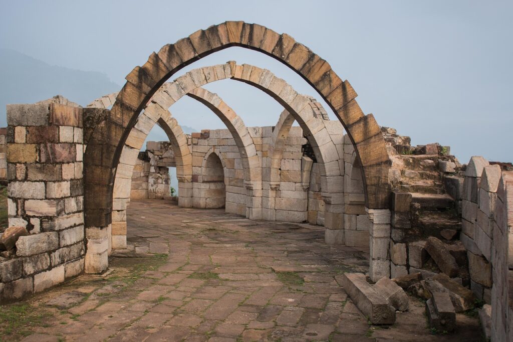 découvrez les sites historiques incontournables à visiter, riches en patrimoine et en histoires fascinantes. explorez monuments emblématiques, vestiges et lieux chargés de mémoire pour un voyage à travers le temps.